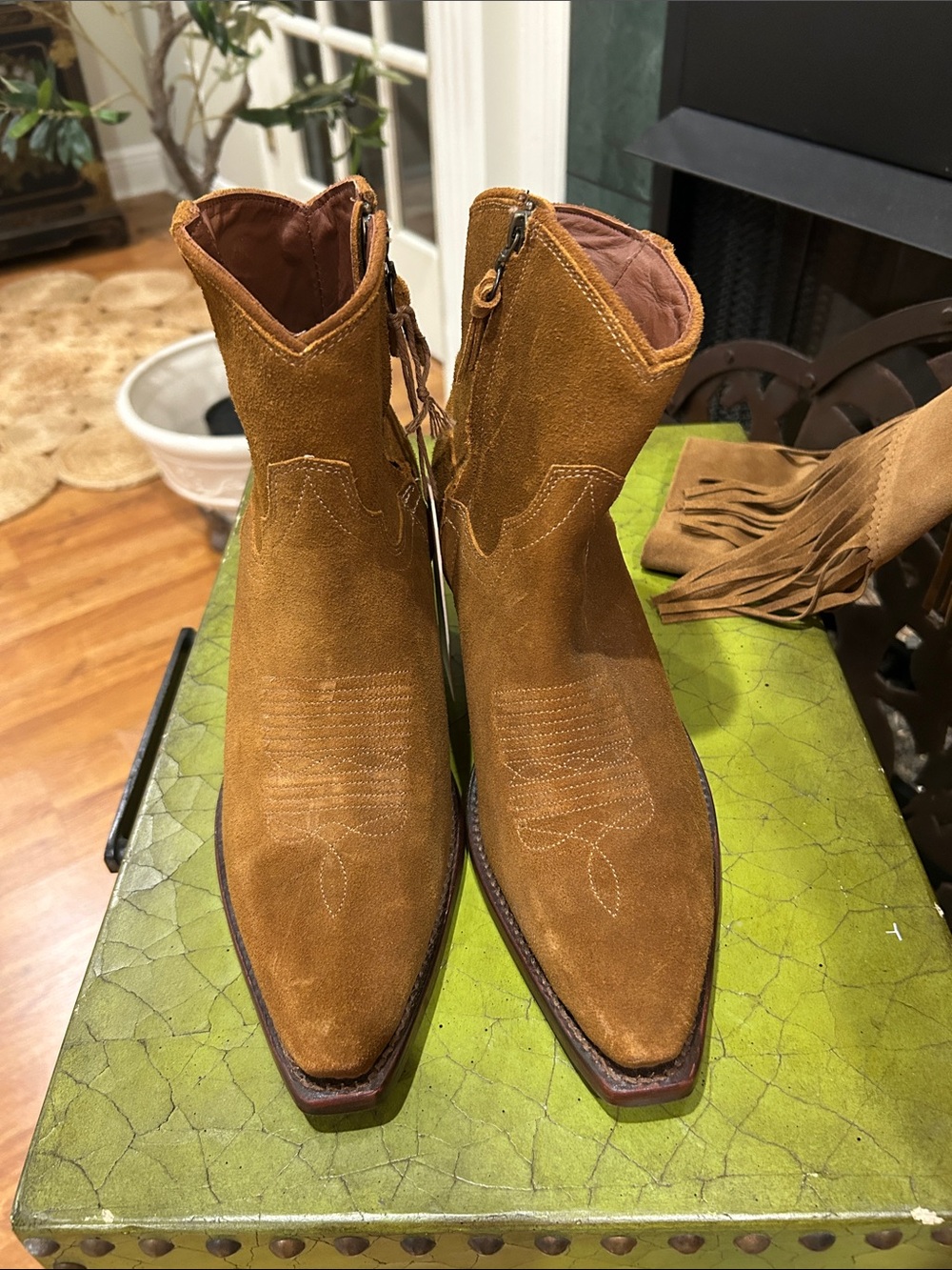Women’s Tacovas suede boots.Never worn- just like jacket. 8.5 -